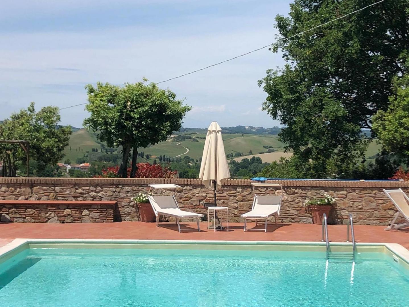 Podere Boscone กัมบาสซี แตร์เม ภายนอก รูปภาพ